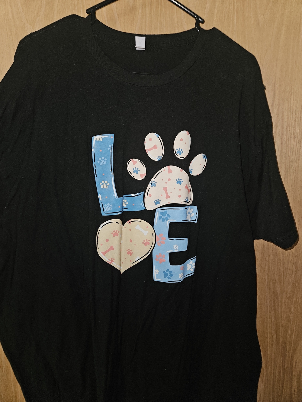 Source Unknown Black Short Sleeve Tee with Blue and Cream Paw LOVE Print